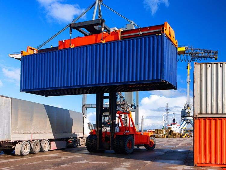 Transport kontenerowy — jak załadować kontener